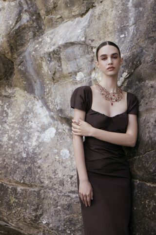 Un affascinante evento tenutosi l’11 giugno sul lago di Como ha fatto da cornice alla presentazione di Arte Maestra, una straordinaria collezione di Alta Gioielleria che dialoga con i grandi capolavori della storia dell'arte. Nel corso della manifestazione Haute Jewels Geneva 2026 hanno invece trovato una degna vetrina le ultime interpretazioni delle iconiche collezioni Belle Époque e Margherita, espressioni di una tradizione orafa italiana che da oltre un secolo coniuga creatività, eleganza e savoir-faire