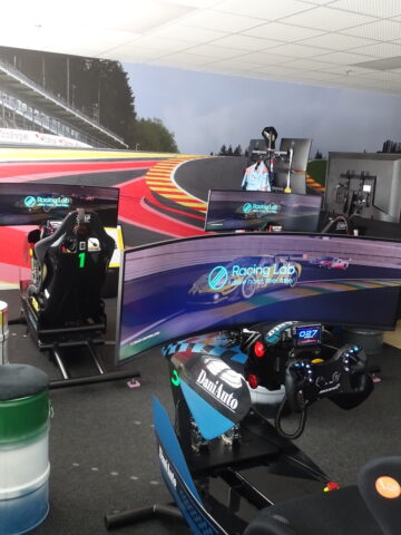 A pochi minuti da Lugano c'è un posto dove il motorsport non si guarda in TV, si vive. Racing Lab è una lounge